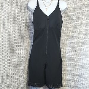 Sleek Black Women's Shapewear Bodysuit